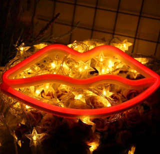 Lamp lippen, lamp mond. Nachtlamp in vorm van lippen/mond. Neon lamp lippen. Leuke sfeerlamp. Neon ophanglamp / wandlamp. Rood