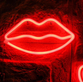 Lamp lippen, lamp mond. Nachtlamp in vorm van lippen/mond. Neon lamp lippen. Leuke sfeerlamp. Neon ophanglamp / wandlamp. Rood