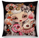 Roze kussenhoes voor meisjeskamer. Kussenhoes Alice in Wonderland. Fantasy kussenhoes 45x45