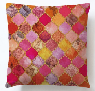 Kussenhoes geometrische patroon. Kussenhoes ornament roze, oranje creme. Decoratieve kussensloop Oosterse stijl. Landelijke stijl kussen hoes.
