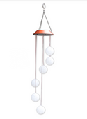 Zonne-energie lamp. Zonne-energie hanglamp balletjes. Lamp /nachtlamp met zonnebatterij/ solar lamp