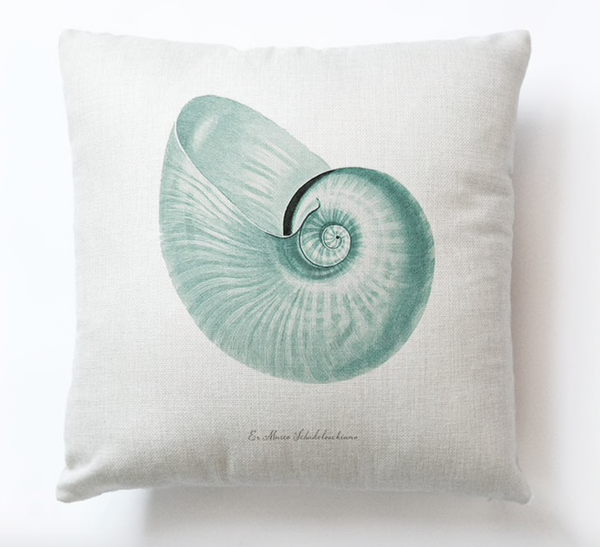 Kussenhoes Creme met Blauwe Schelp. Decoratieve kussensloop creme, blauw. Sierkussenhoes zee thema 45x45