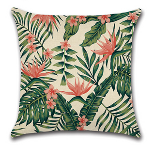 Tropische Planten kussensloop. Sierkussenhoes groene bladeren en roze bloemen 45x45