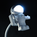 Leeslampje kind of volwassen. Stopcontact lamp. Stopcontact nachtlampje/ leeslampje. Leuke nachtlamp Kosmonaut/Astronaut.