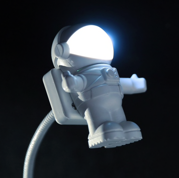 Leeslampje kind of volwassen. Stopcontact lamp. Stopcontact nachtlampje/ leeslampje. Leuke nachtlamp Kosmonaut/Astronaut.