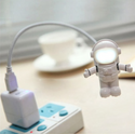 Leeslampje kind of volwassen. Stopcontact lamp. Stopcontact nachtlampje/ leeslampje. Leuke nachtlamp Kosmonaut/Astronaut.