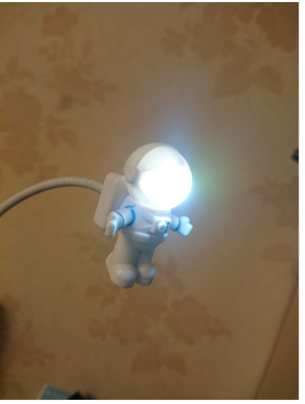 Leeslampje kind of volwassen. Stopcontact lamp. Stopcontact nachtlampje/ leeslampje. Leuke nachtlamp Kosmonaut/Astronaut.