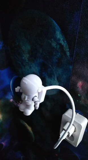 Leeslampje kind of volwassen. Stopcontact lamp. Stopcontact nachtlampje/ leeslampje. Leuke nachtlamp Kosmonaut/Astronaut.