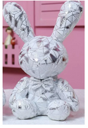 Sinterklaas cadeau Knuffelkonijn wit met zilver. Decoratieve Knuffel konijn. Knuffel Sinterklaascadeau voor dame, cadeau voor meisje. Sinterklaas cadeau konijn knuffel. Sinterklaas cadeautjes, Kerstcadeautjes.