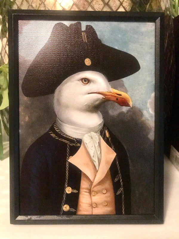 Schilderij Admiraal Meeuw. Schilderij meeuw pak. Vogel in kleding grappige schilderij in lijst 13x18
